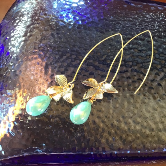 Earings - Picture 2 of 3